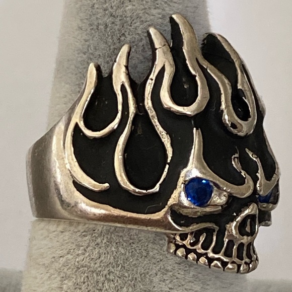 925 sterling silver flame skull ring with blue cz - Picture 4 of 6
